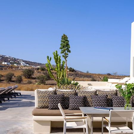 Home Of Lilies Fira  Bagian luar foto