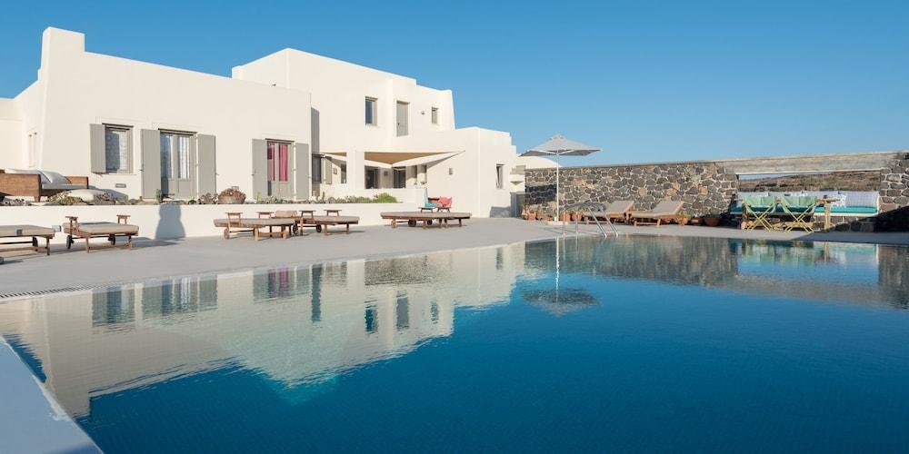 Home Of Lilies Fira  Bagian luar foto