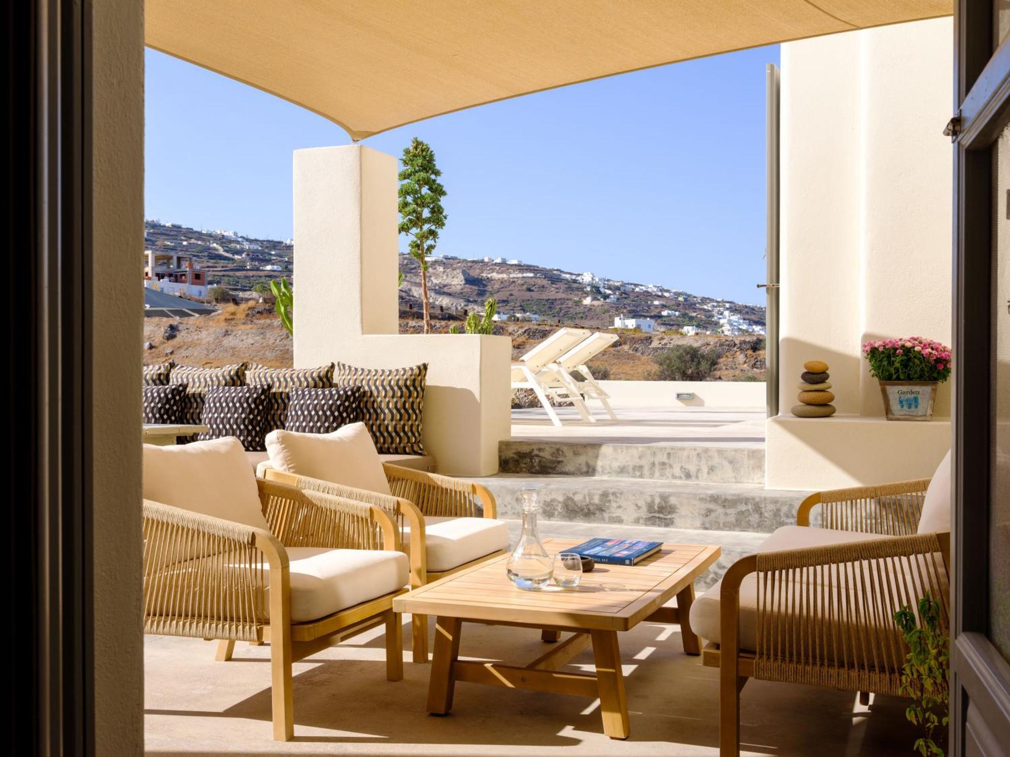 Home Of Lilies Fira  Bagian luar foto