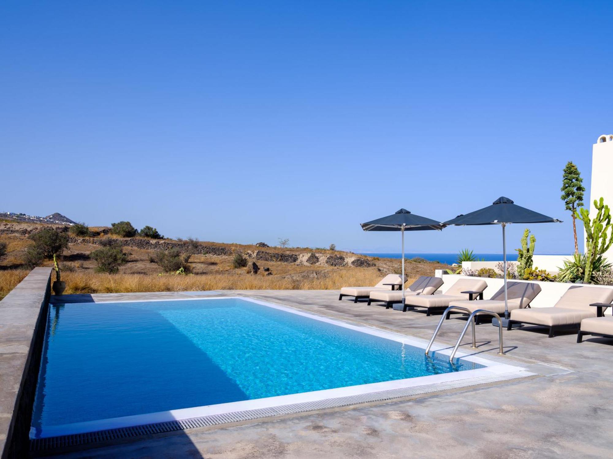 Home Of Lilies Fira  Bagian luar foto