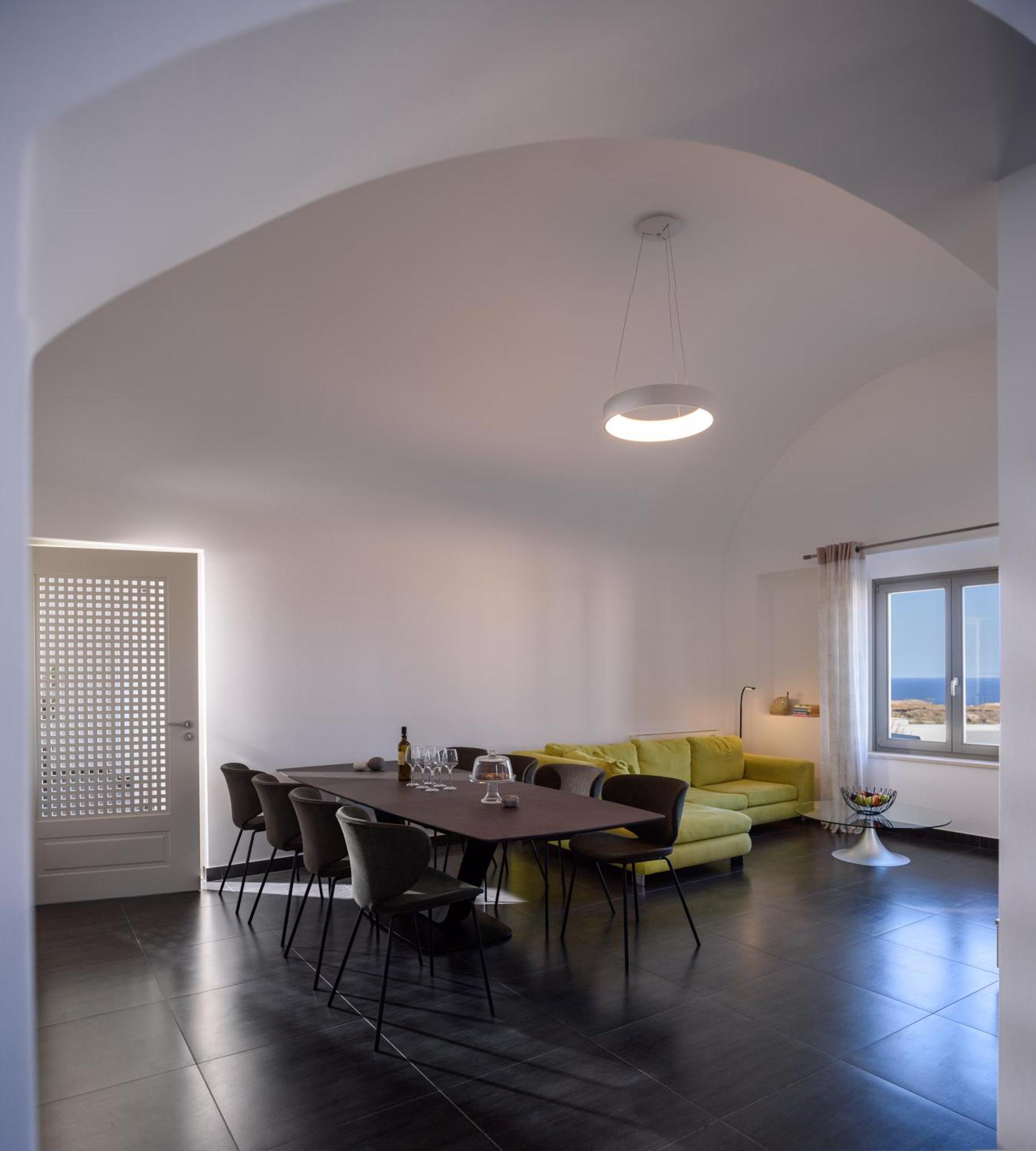 Home Of Lilies Fira  Bagian luar foto