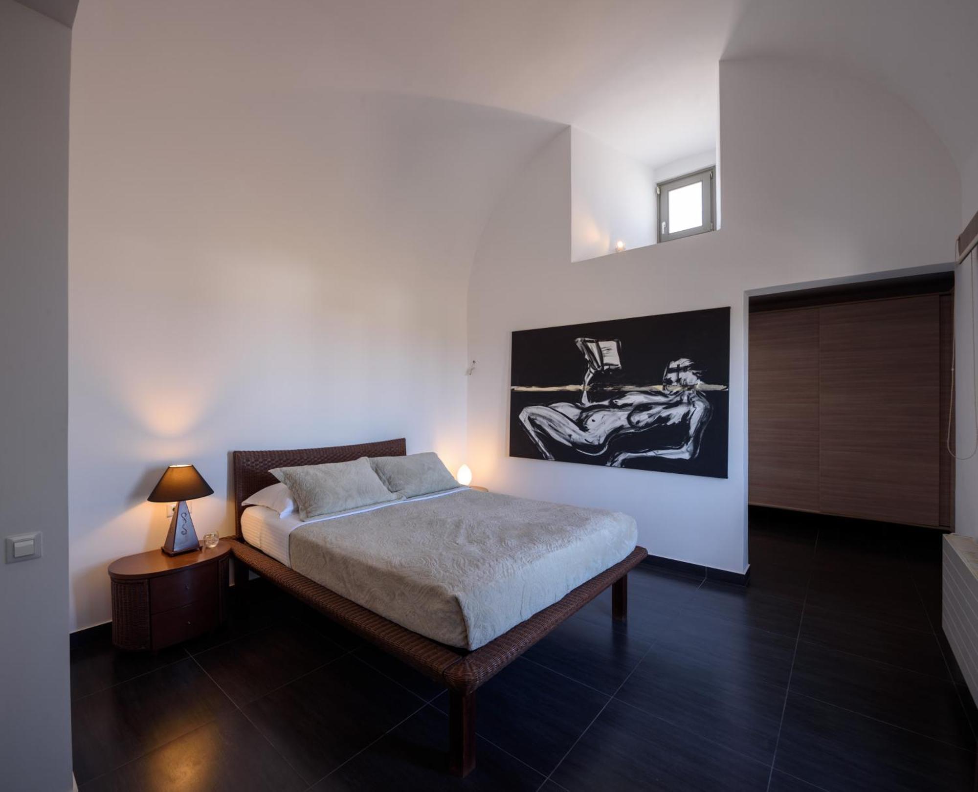Home Of Lilies Fira  Bagian luar foto