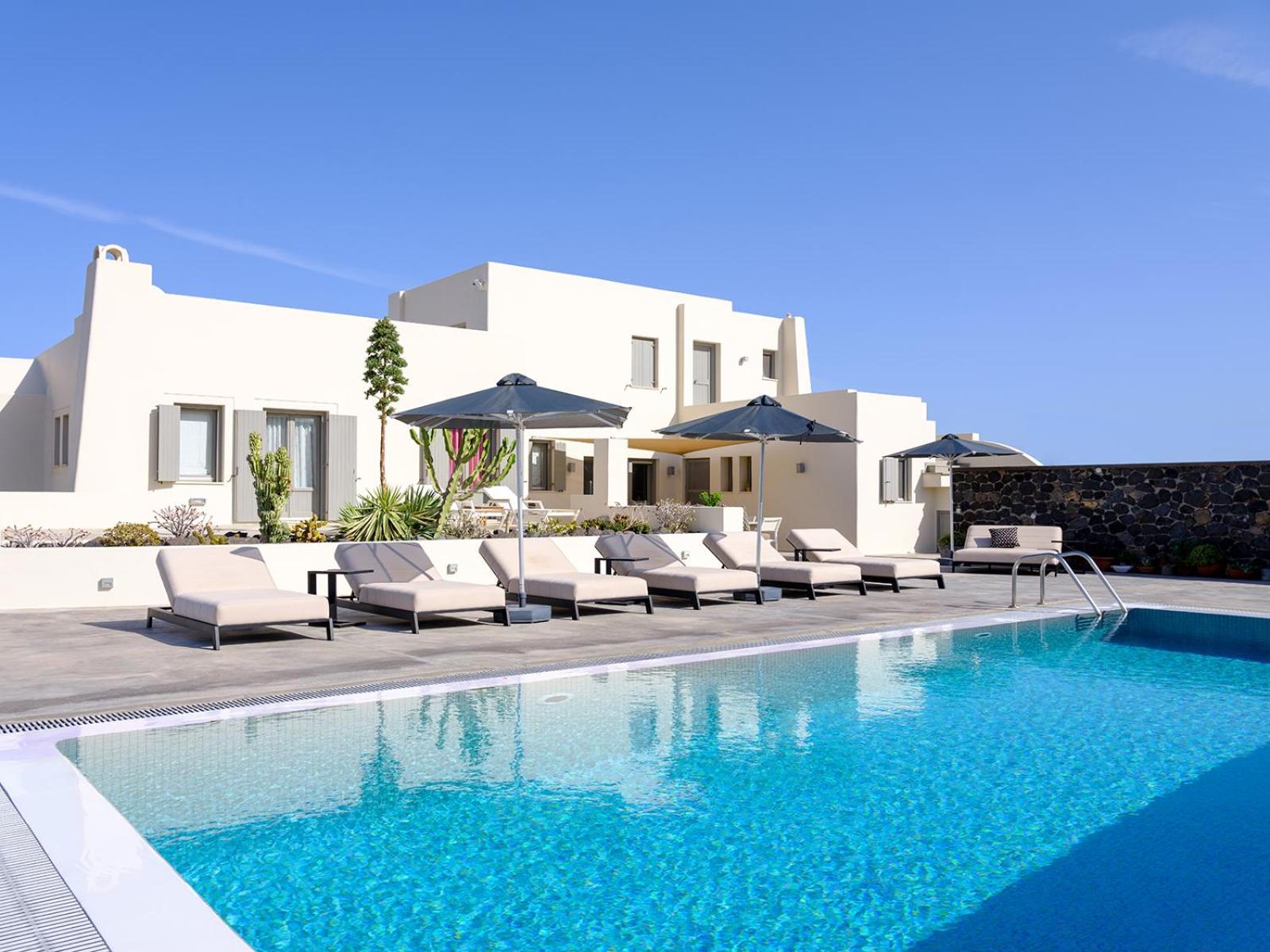 Home Of Lilies Fira  Bagian luar foto