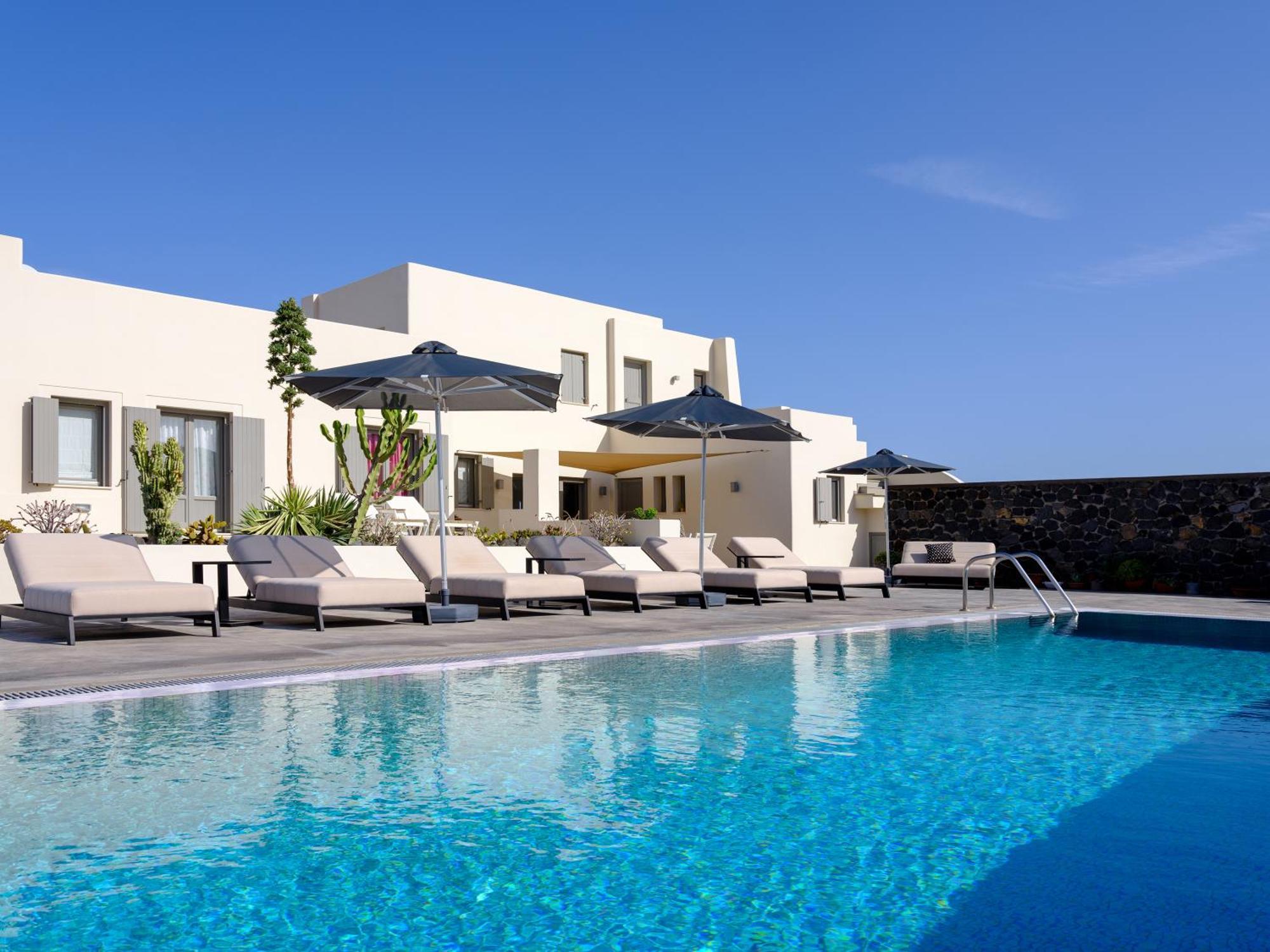Home Of Lilies Fira  Bagian luar foto