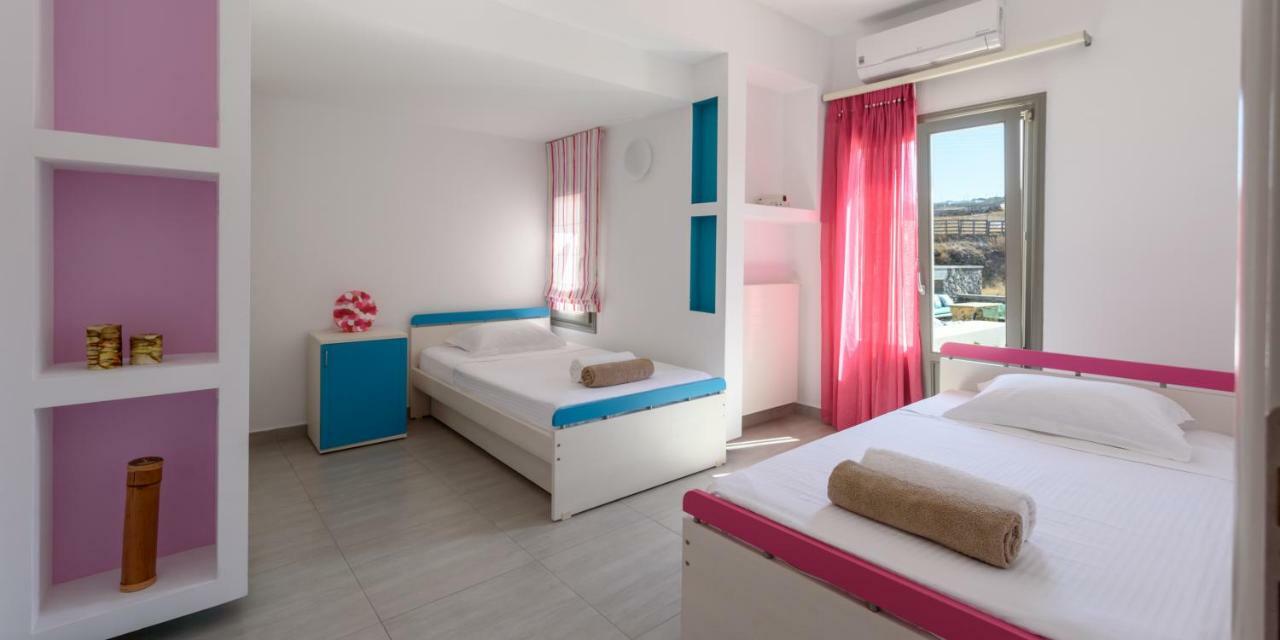 Home Of Lilies Fira  Bagian luar foto