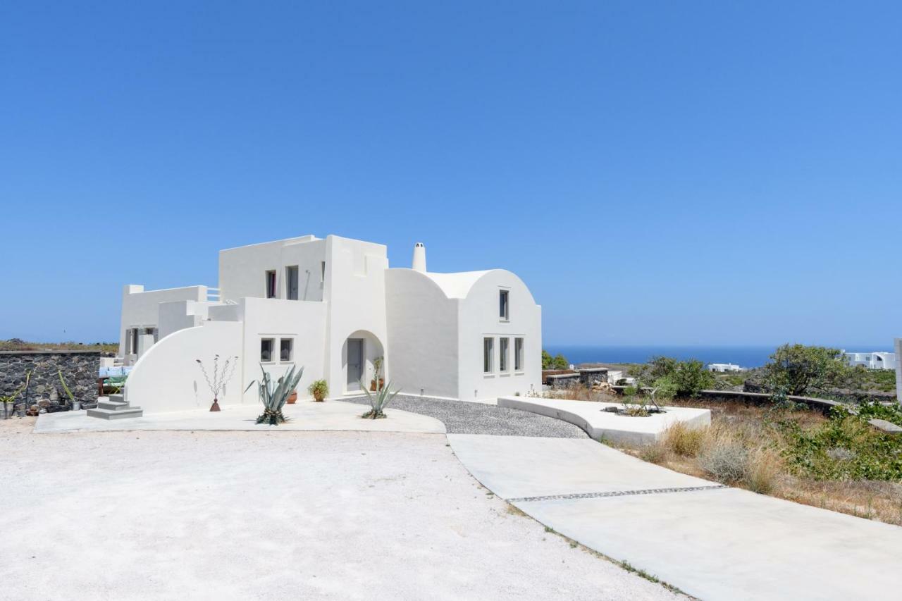 Home Of Lilies Fira  Bagian luar foto