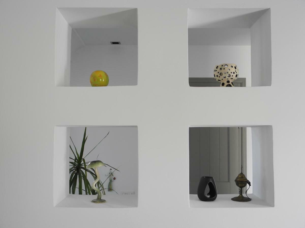 Home Of Lilies Fira  Bagian luar foto