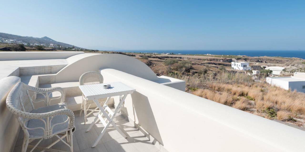 Home Of Lilies Fira  Bagian luar foto